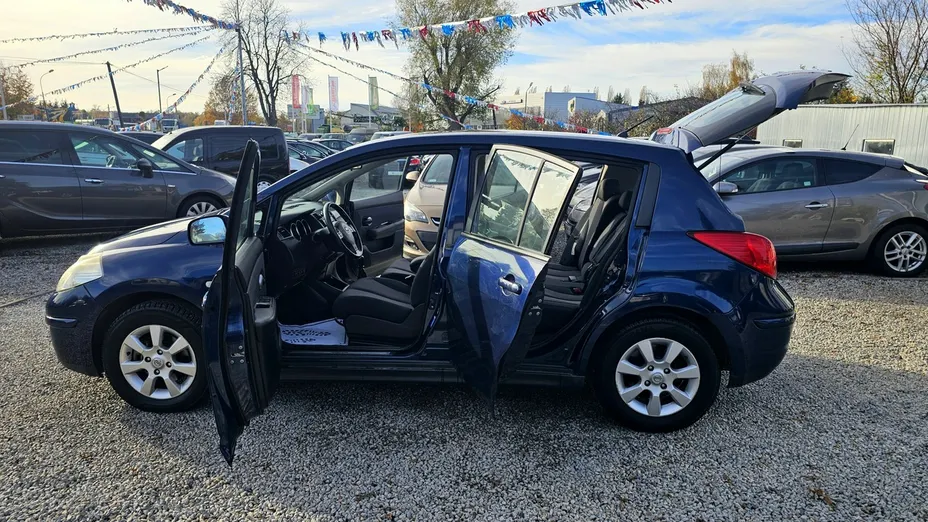 NISSAN Tiida -