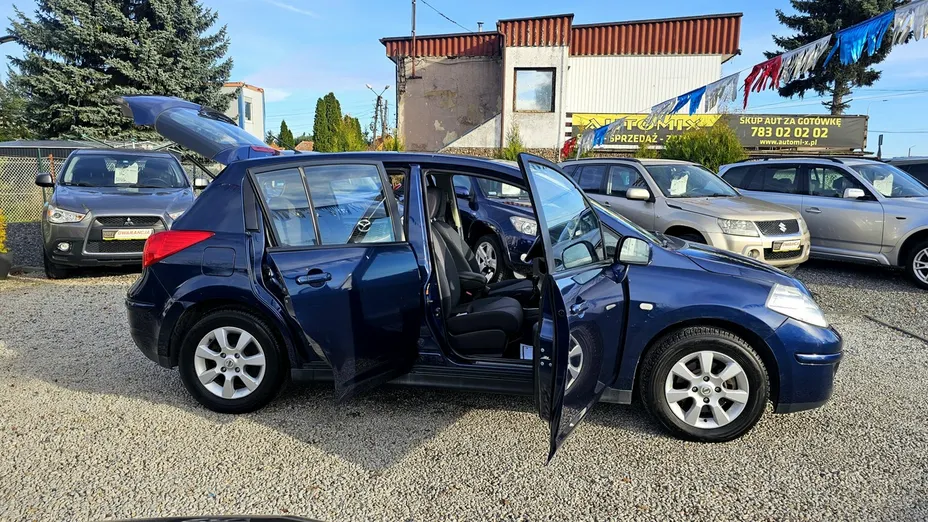 NISSAN Tiida -