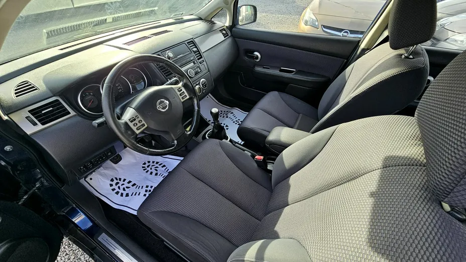 NISSAN Tiida -