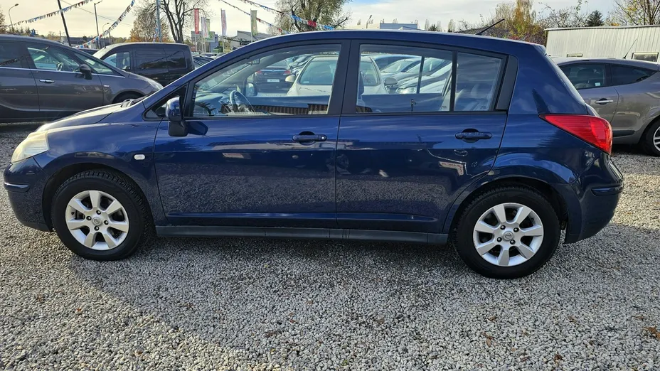 NISSAN Tiida -