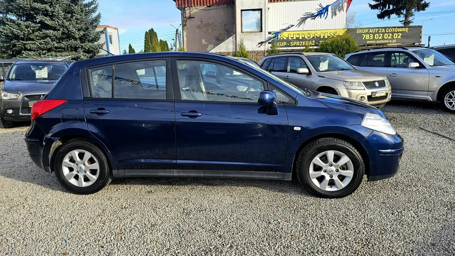NISSAN Tiida -