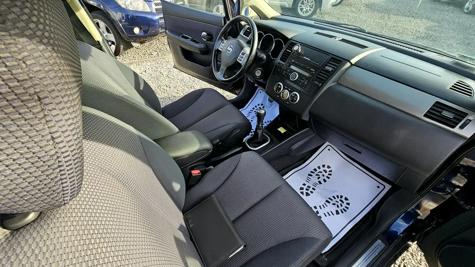 NISSAN Tiida -