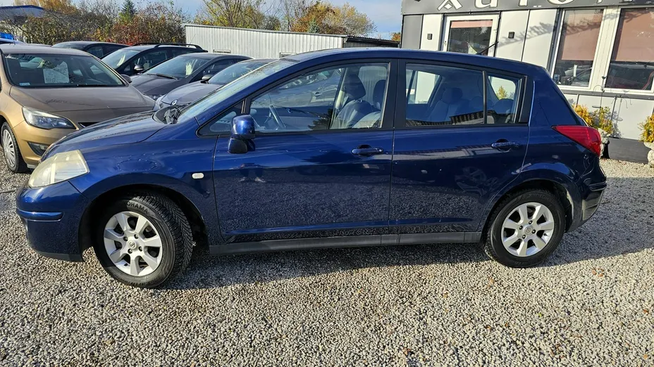 NISSAN Tiida -