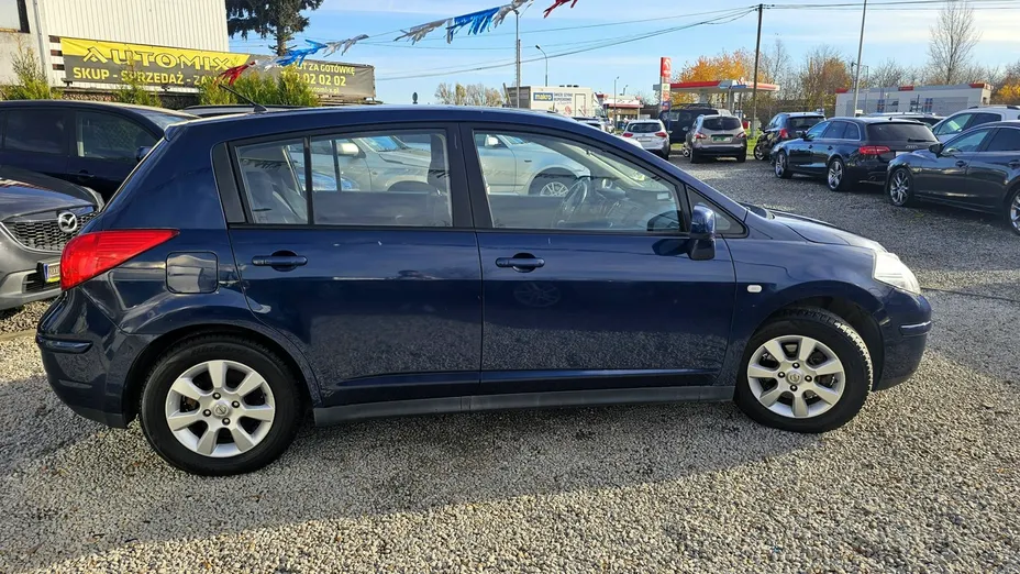 NISSAN Tiida -