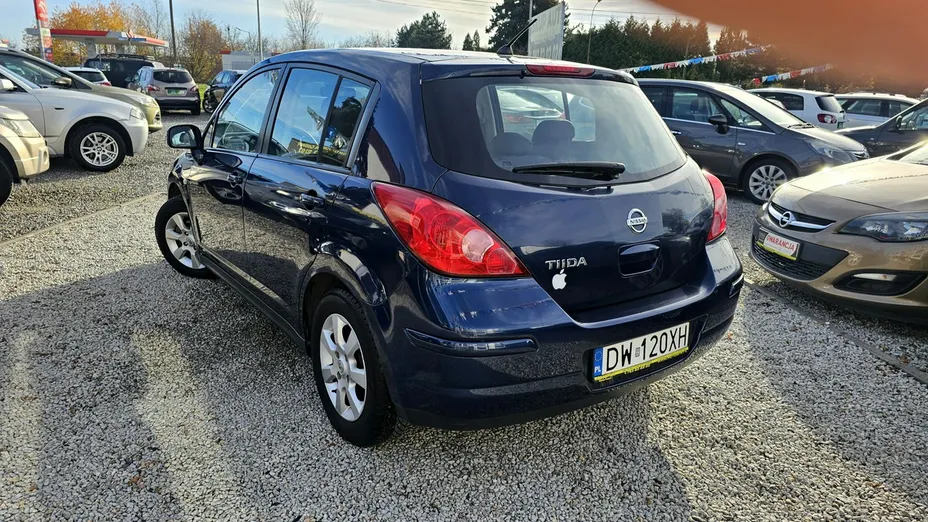 NISSAN Tiida -