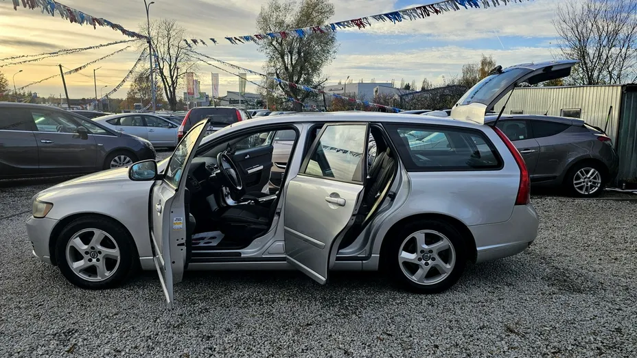 VOLVO V50 -