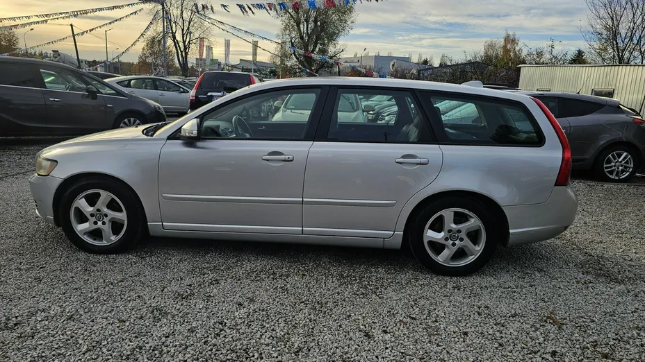 VOLVO V50 -