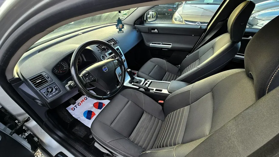 VOLVO V50 -