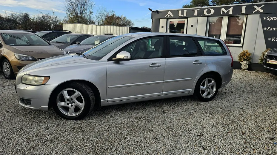VOLVO V50 -