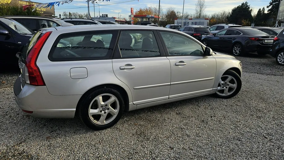 VOLVO V50 -