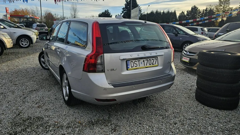 VOLVO V50 -