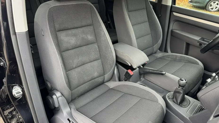 VOLKSWAGEN Touran -