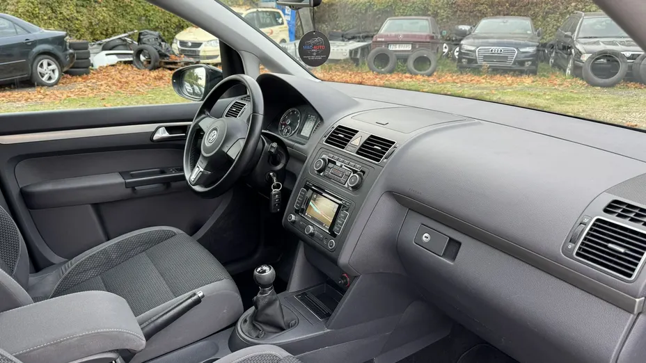 VOLKSWAGEN Touran -