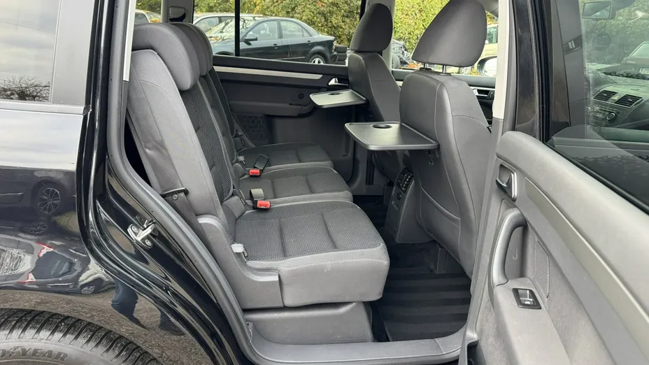 VOLKSWAGEN Touran -