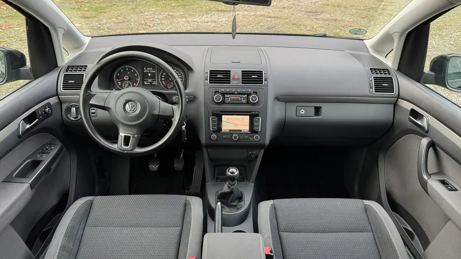 VOLKSWAGEN Touran -