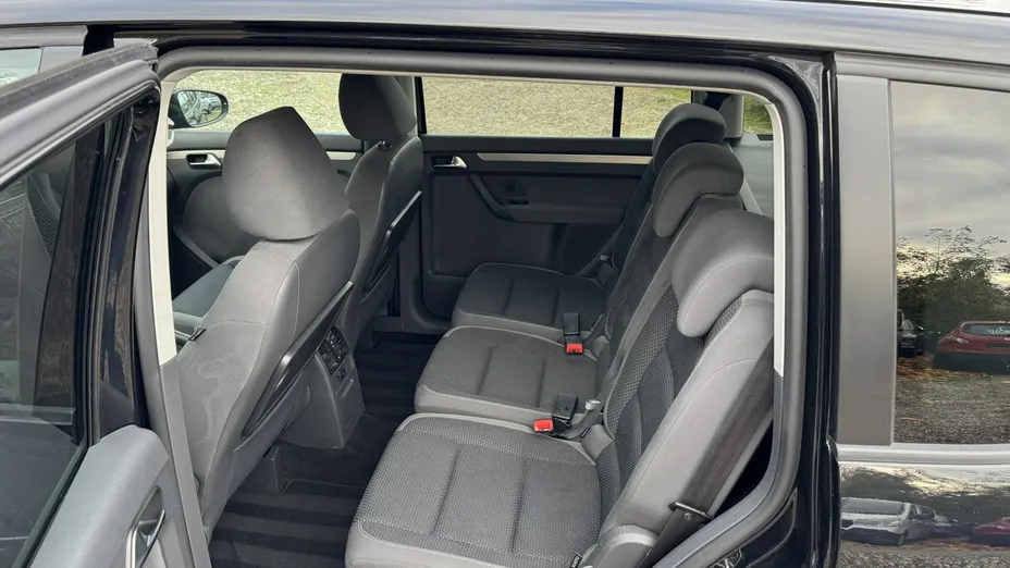 VOLKSWAGEN Touran -