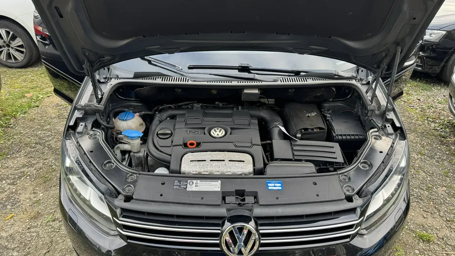 VOLKSWAGEN Touran -