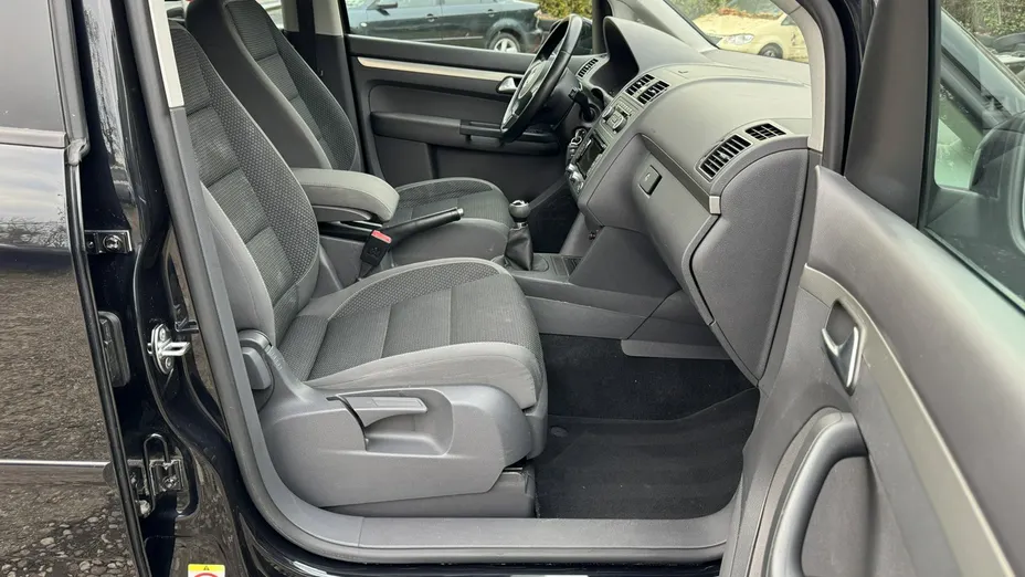 VOLKSWAGEN Touran -