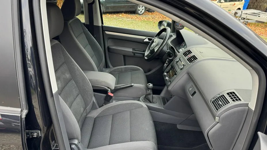 VOLKSWAGEN Touran -