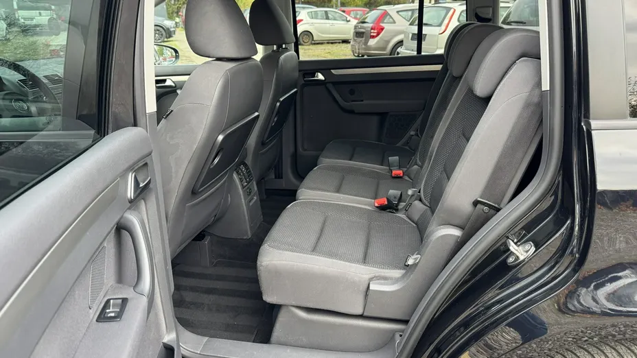 VOLKSWAGEN Touran -