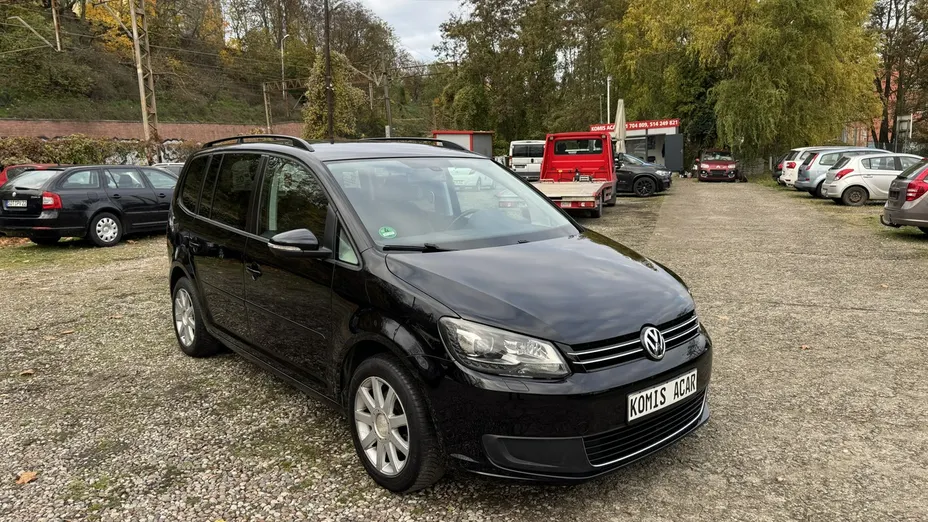 VOLKSWAGEN Touran -