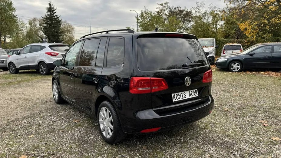 VOLKSWAGEN Touran -