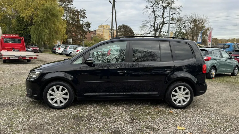 VOLKSWAGEN Touran -