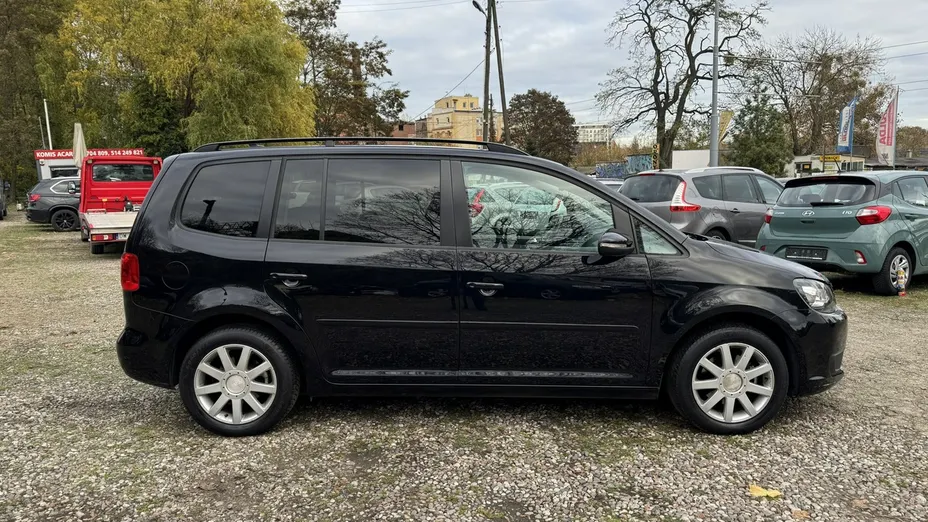 VOLKSWAGEN Touran -