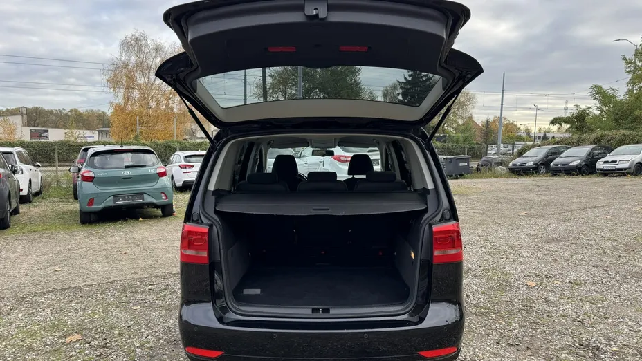 VOLKSWAGEN Touran -