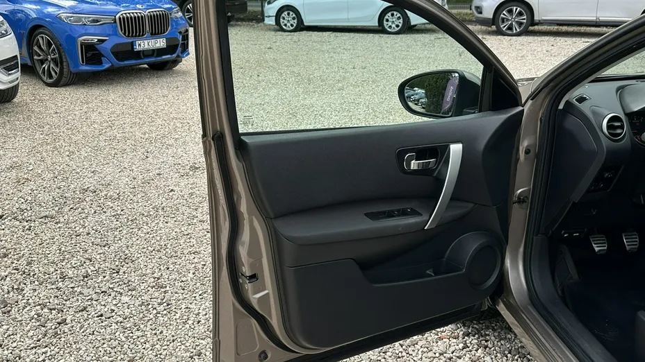 NISSAN Qashqai -
