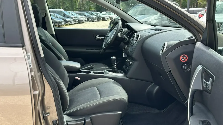 NISSAN Qashqai -