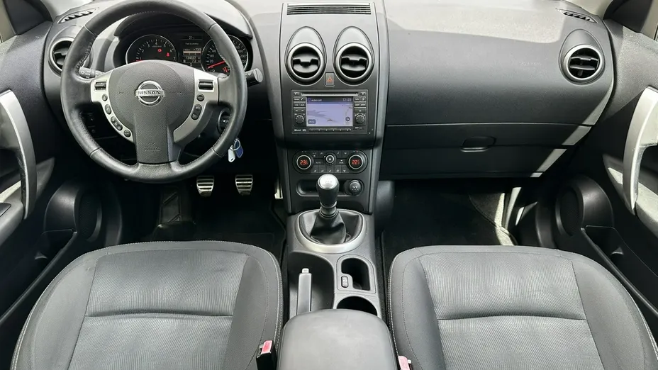 NISSAN Qashqai -