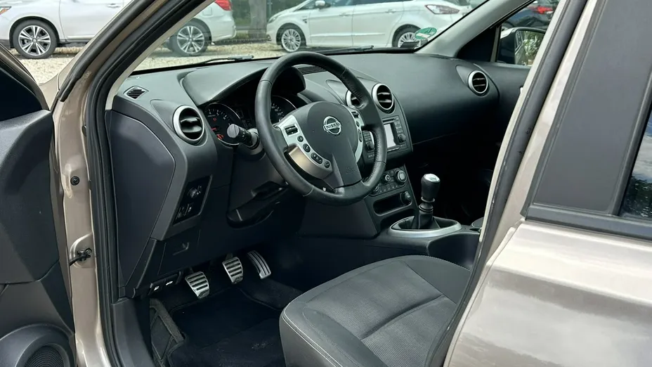 NISSAN Qashqai -
