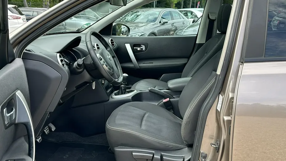 NISSAN Qashqai -