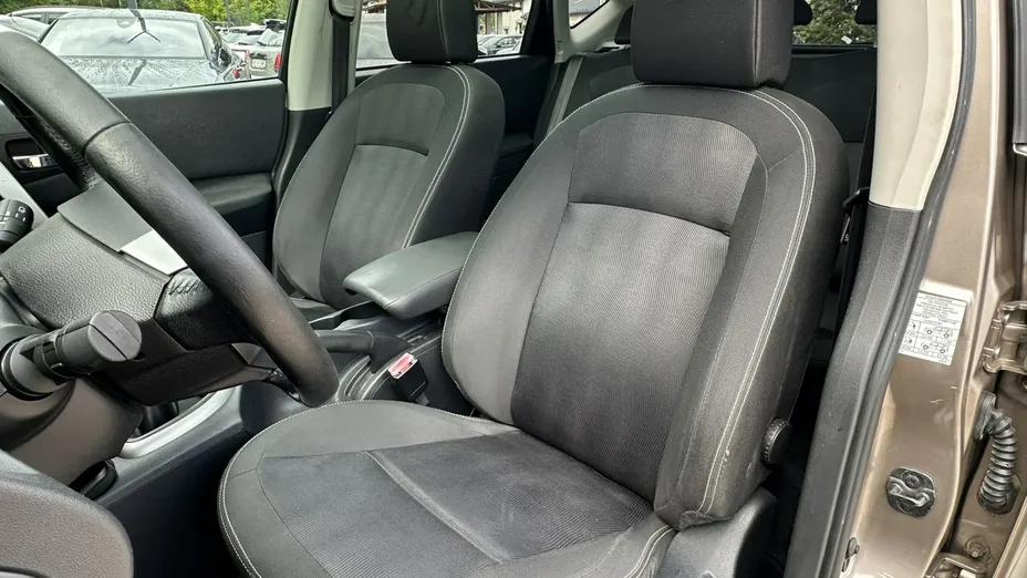 NISSAN Qashqai -