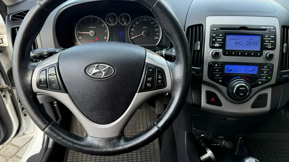 HYUNDAI i30 -