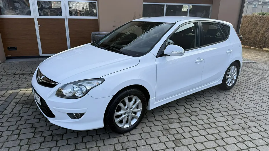 HYUNDAI i30 -