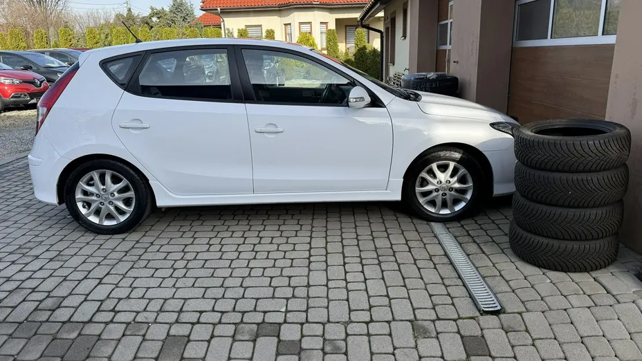 HYUNDAI i30 -
