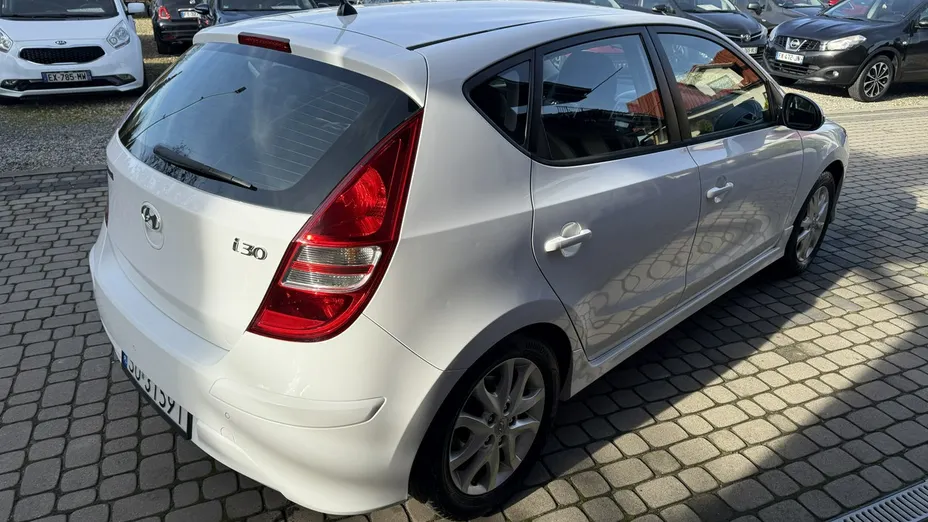 HYUNDAI i30 -