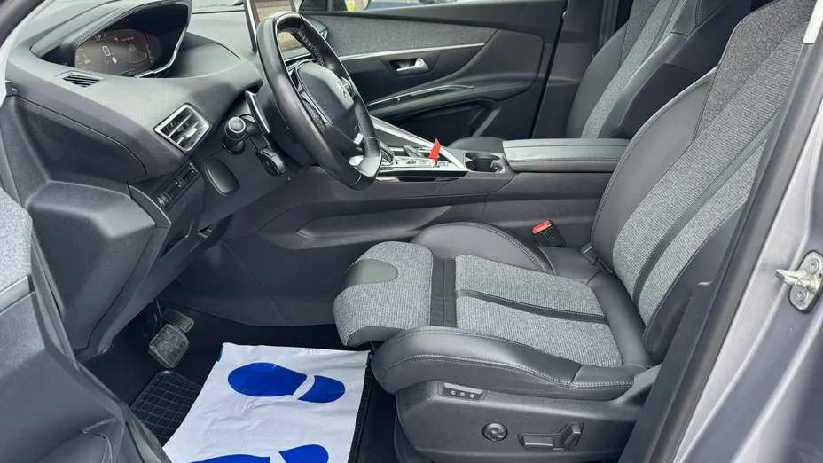 PEUGEOT 3008 -