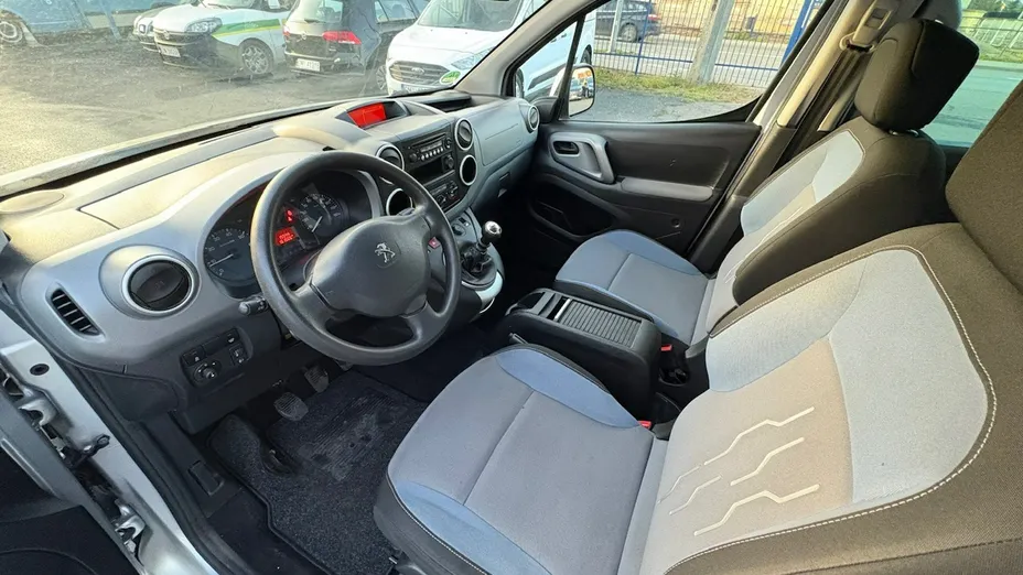 PEUGEOT Partner -
