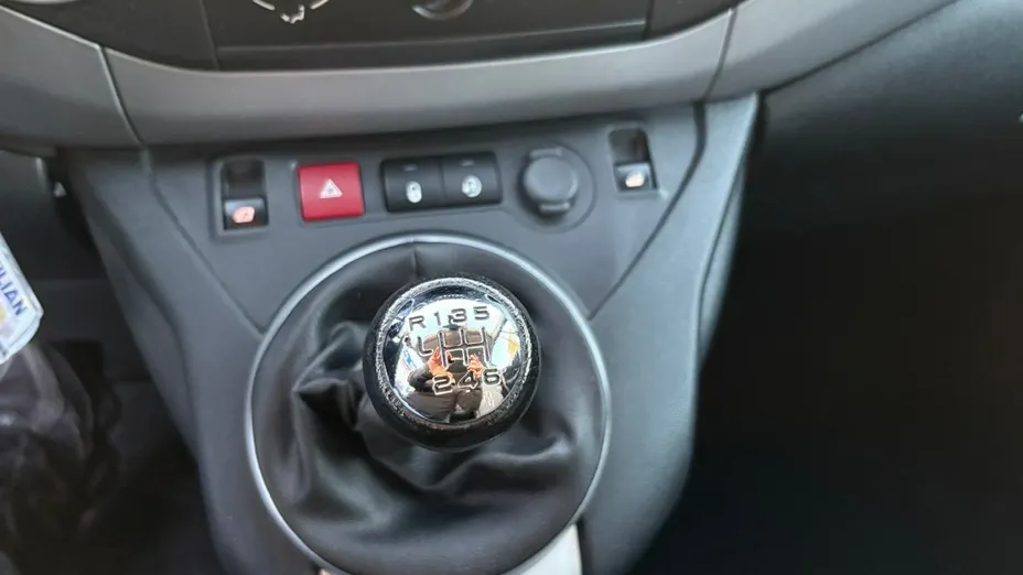 PEUGEOT Partner -