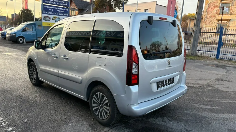 PEUGEOT Partner -