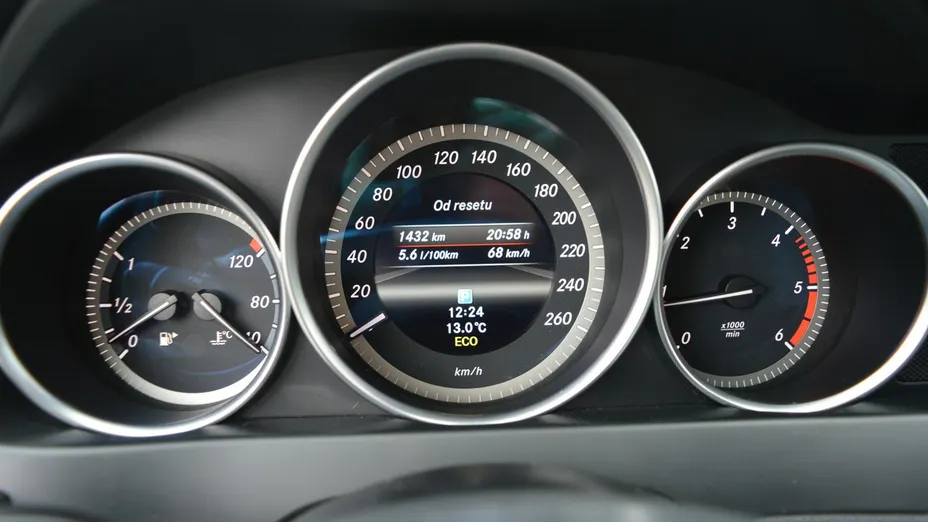 MERCEDES-BENZ C Klasa -