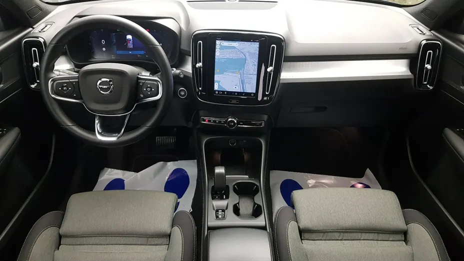 VOLVO XC40 -