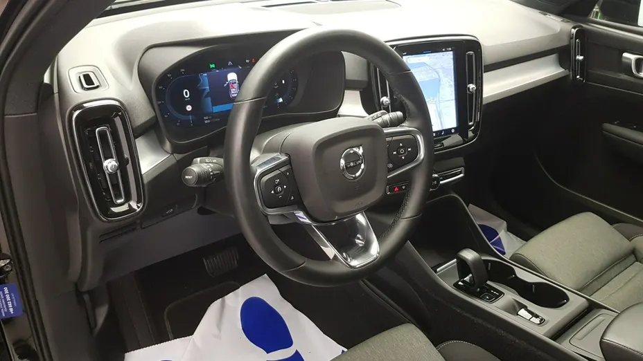VOLVO XC40 -