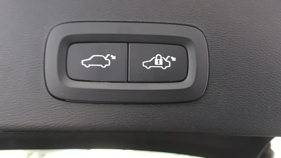 VOLVO XC40 -