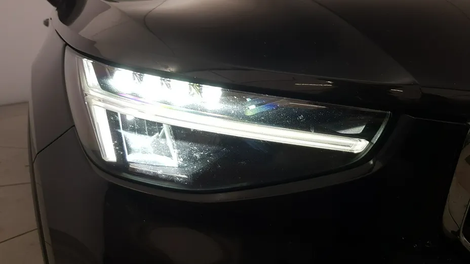 VOLVO XC40 -