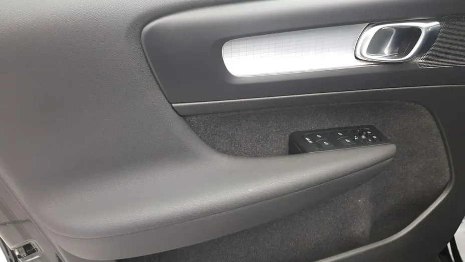 VOLVO XC40 -