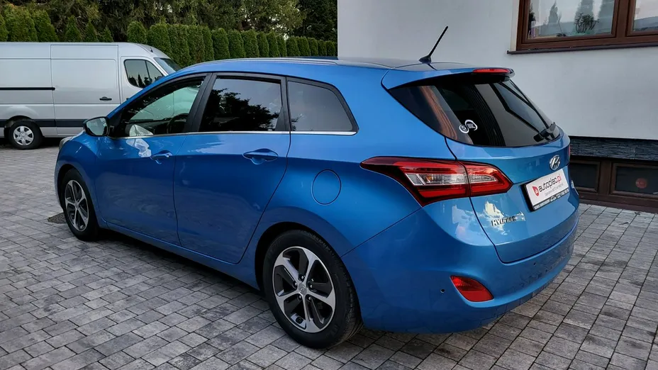 HYUNDAI i30 -
